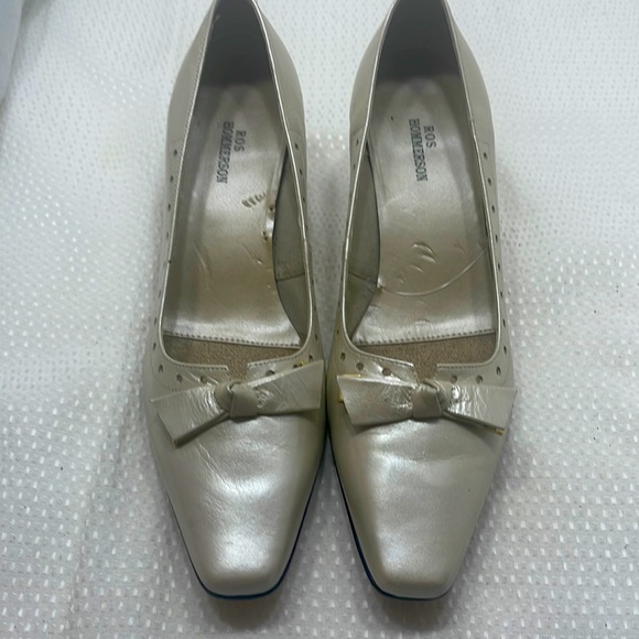 Ross Hommerson Cream Leather Pumps Size 8.5 - Picture 1 of 8